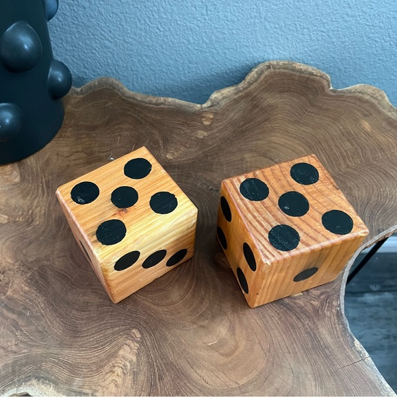 Vintage 1970’s oversized wooden dice 🎲 - Picture 3 of 4